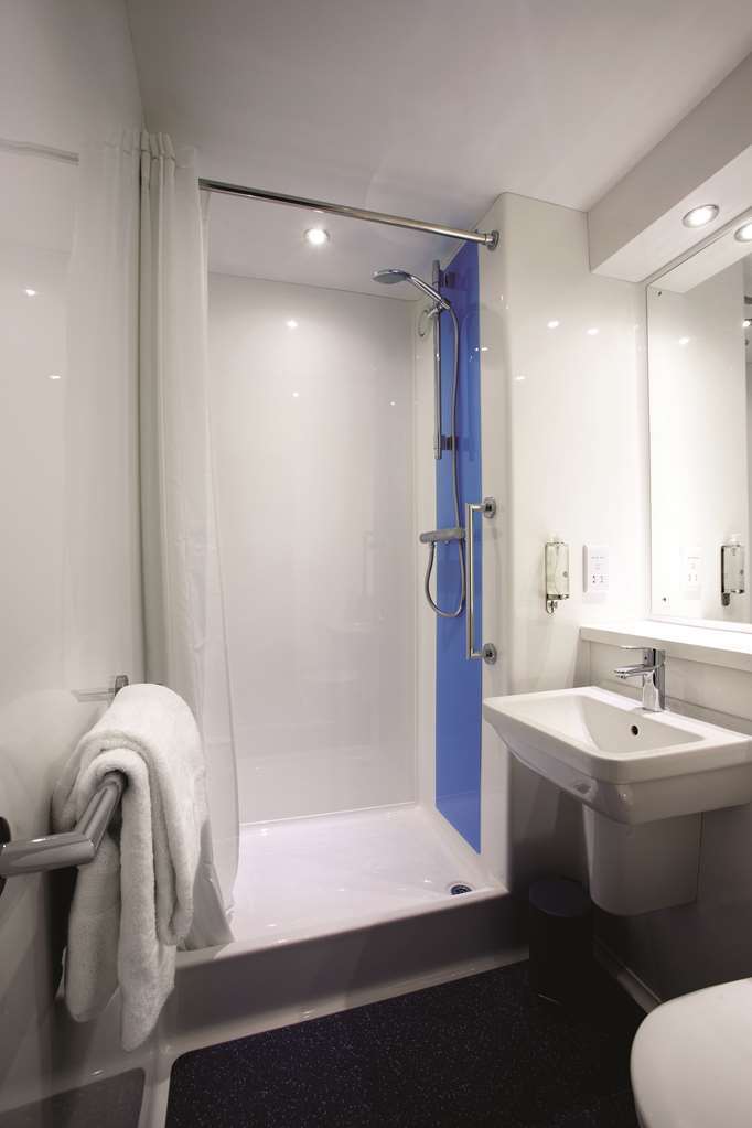 Travelodge Birmingham Kingswinford Zimmer foto